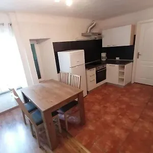 Apartman In, Lovran