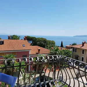 Apartman Niki Rezine, Lovran